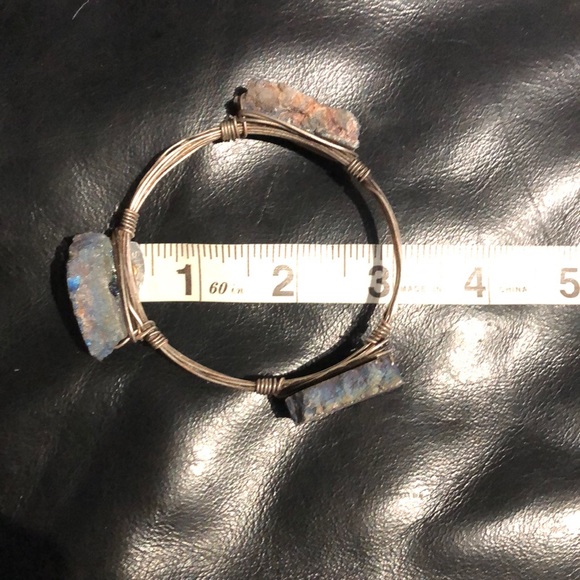 Set of 7 wire bracelets. 2 are druzy - Picture 5 of 6